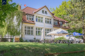 Exterior - Modern vacation home in the countryside with terrace - ideal for families & nature lovers (Korswandt)