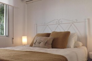 2 bedrooms, iron/ironing board, WiFi, bed sheets - Apartment next to the beach (Torre del Mar)