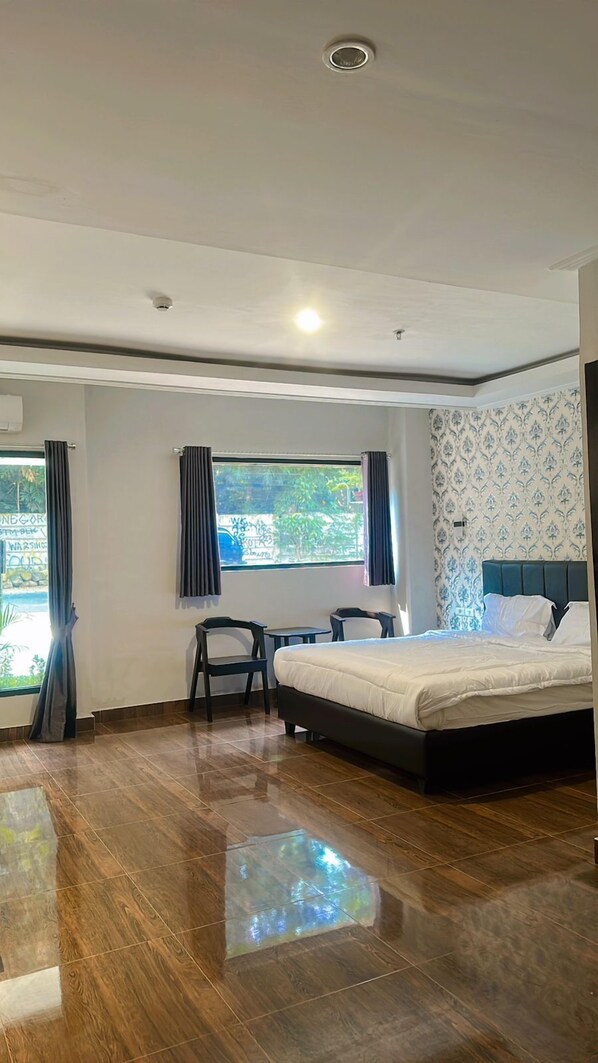 Desk, free WiFi - Nuris Hotel (Bandar Lampung)