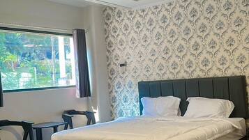 Phòng đôi hoặc 2 giường đơn, quang cảnh thành phố | Bàn, truy cập Internet không dây miễn phí