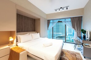 Family Apartment | Down comforters, pillowtop beds, desk, blackout drapes - Moonway Luxury Suites At Eaton Residence (Kuala Lumpur)