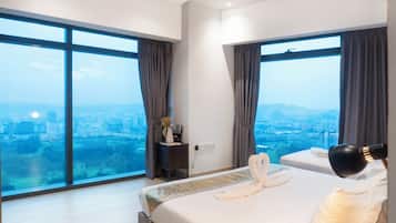 Family Apartment, 3 Bedrooms, Golf View | 1 bilik tidur, gebar bulu kapas, tilam berlapik, meja