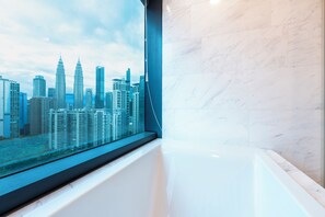 Diamond Three bedroom apartment (PETRONAS Twin Towers view) | Badrum | Gratis toalettartiklar, hårtork, tofflor och bidé