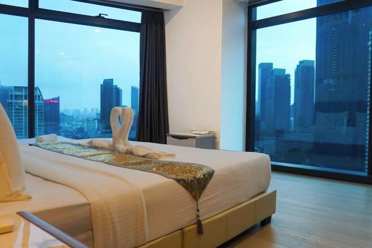 1 bedroom, down duvets, pillow-top beds, desk