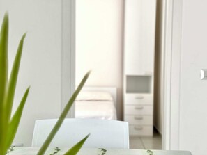 2 slaapkamers, een strijkplank/strijkijzer, gratis wifi