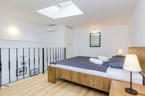 1 quarto, escrivaninha, Wi-Fi, roupa de cama