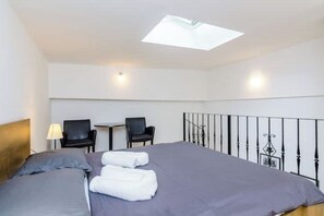 1 habitación, escritorio, wifi y ropa de cama 