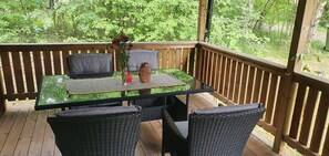 Outdoor dining - Well-equipped Beachside Cottage (Mönsterås)