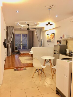 2 bedrooms, iron/ironing board, internet - Wind Chimes Hideaway - Apartment In Central Hanoi (Hà Nội)