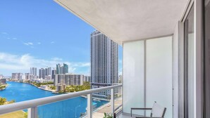 A balcony with a view of a city skyline, a body of water, and a clear sky. - Stylish Studio Near Beach w/ Pool (Hallandale Beach)