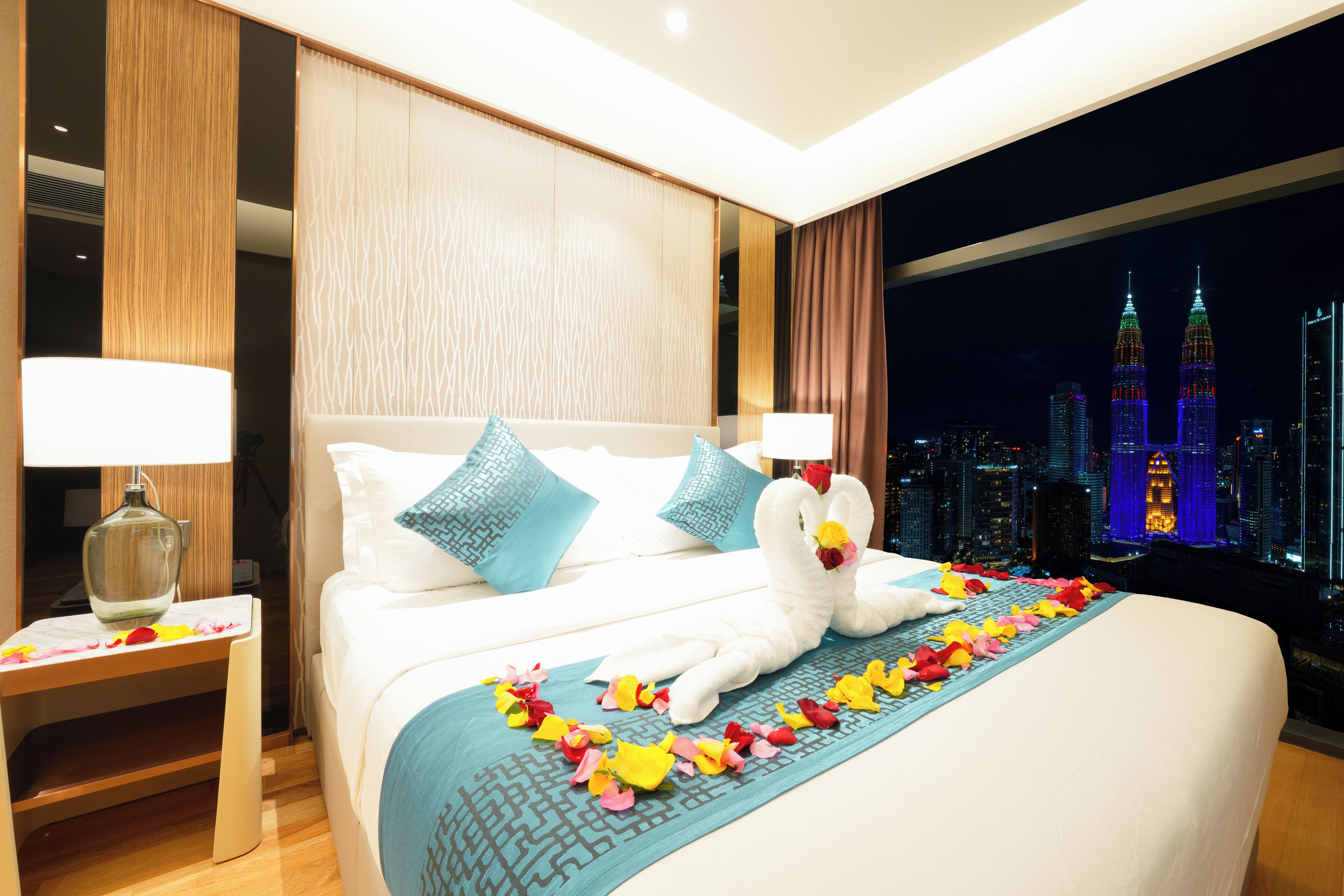 Luxury Two bedroom Apartment (Petronas Twin Tower View) | 埃及棉床單、高級寢具、羽絨被、記憶棉床墊