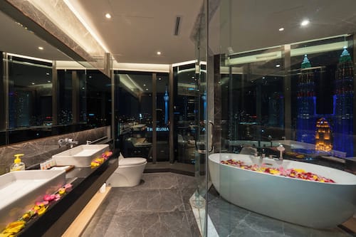 Panoramic Two Bedroom Suite Petronas Twin Towers View | Deep soaking bathtub