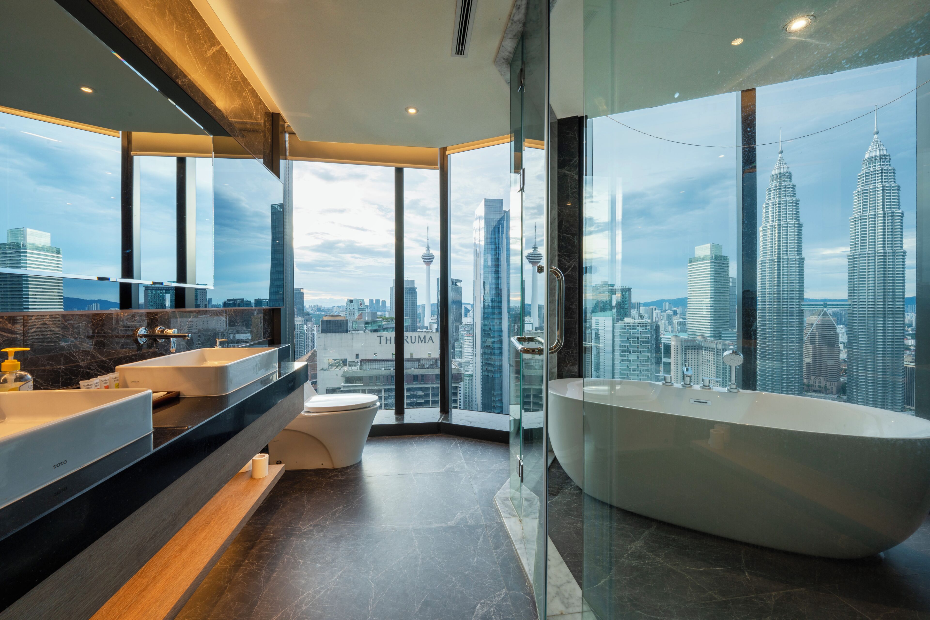 Panoramic Two Bedroom Suite Petronas Twin Towers View | Deep soaking bathtub