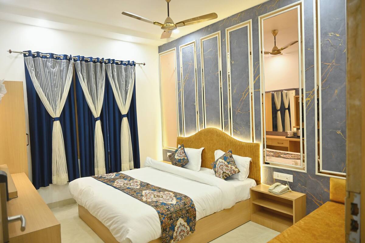 Executive Double Room | Laptop workspace, free WiFi