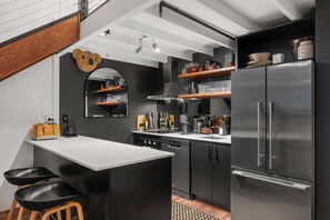 Microondas, horno, parrilla de estufa y lavavajillas 