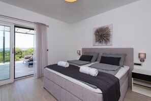 4 Schlafzimmer, Zimmersafe, Bügeleisen/Bügelbrett, kostenloses WLAN