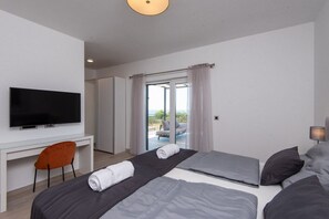 4 bedrooms, in-room safe, iron/ironing board, travel cot