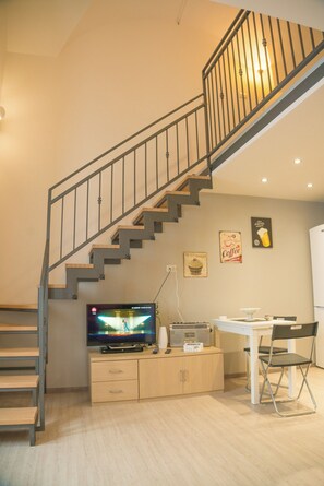 Duplex, Non Smoking, Kitchen | Living area