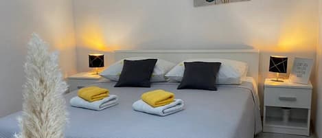 Fer et planche à repasser, Wi-Fi gratuit, draps fournis