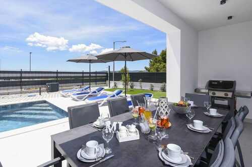 Villa Mi - Villa with four bedrooms and swimming pool