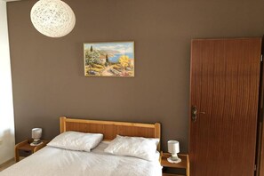 1 bedroom, free WiFi, bed sheets