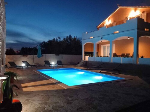 Holiday Home Leggiero - Holiday Home Leggiero - House with four bedrooms and outdoor pool