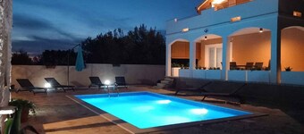 Holiday Home Leggiero - Holiday Home Leggiero - House with four bedrooms and outdoor pool