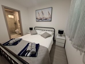 6 bedrooms, iron/ironing board, free WiFi, bed sheets - Villa Viva - Six bedroom house with a pool and jacuzzi (Kaštel Novi)