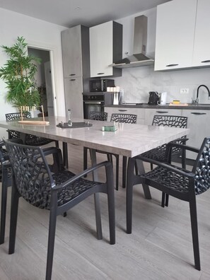 Fridge, microwave, oven, dishwasher