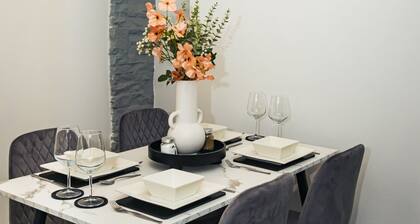 Sleeps 6, Free Parking, Central