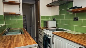 Kaffetrakter/tekoker, kjøleskap, mikrobølgeovn og ovn