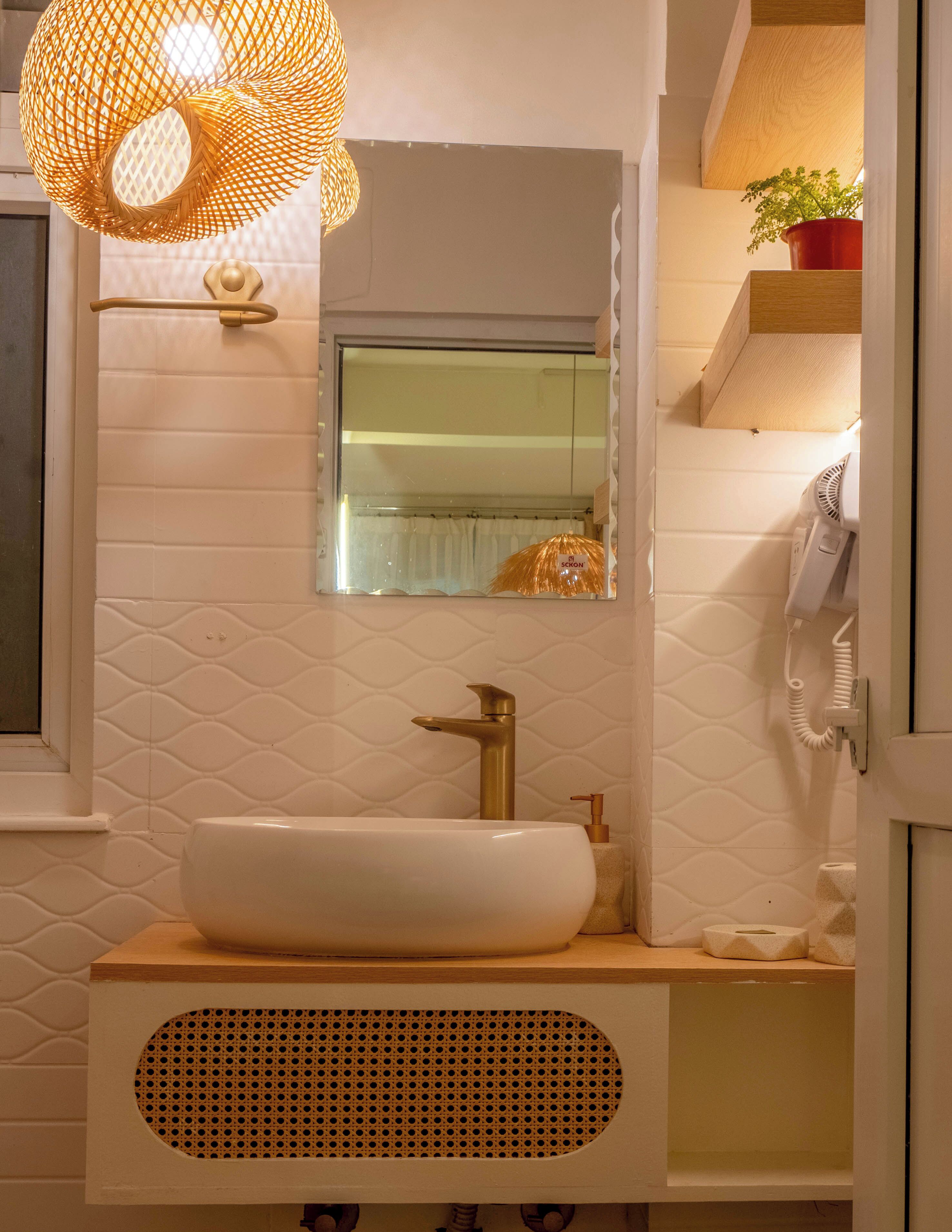 Studio Premium | Kamar mandi | Bathtub dan shower terpisah dan perlengkapan mandi gratis