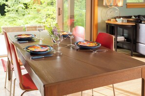 Dining - Charming 3 Bed, 2.5 Bath Timberframe Home (Revelstoke)