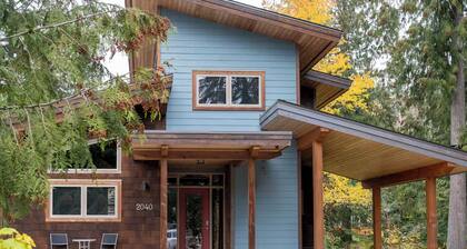 Charming 3 Bed, 2.5 Bath Timberframe Home