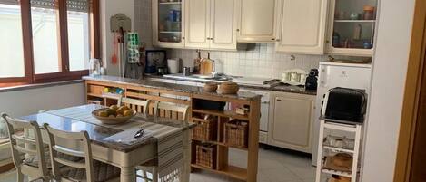 Microonde, forno, piano cottura