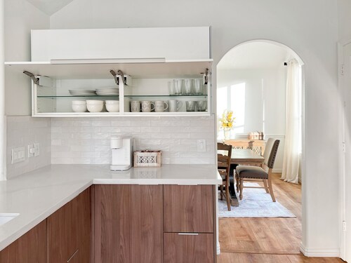 Charming & Bright Retreat - Luxe Pool - Golf Views!