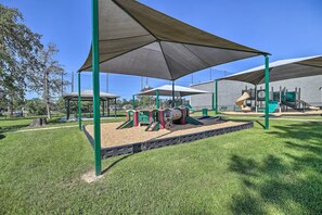 Children's area - Charming & Bright Retreat - Luxe Pool - Golf Views! (Humble)