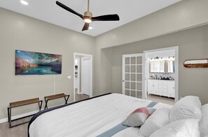 4 chambres, fer et planche à repasser, lit parapluie, Wi-Fi gratuit