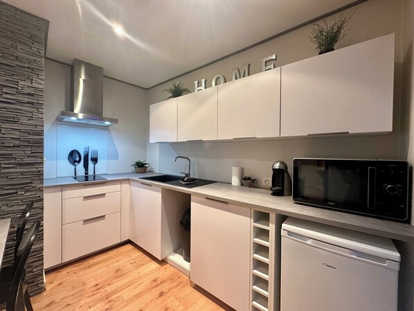 Fridge, microwave, coffee/tea maker, toaster