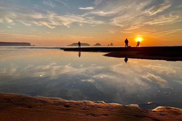 På stranden