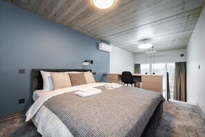 1 chambre, fer et planche Ă repasser, Wi-Fi gratuit, draps fournis