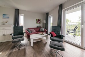 TV, stereo - Great vacation apartment on the North Sea with south-facing balcony and sauna - 200 m to the beach (Nordseeheilbad Schillig)