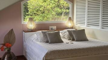 2 bedrooms, iron/ironing board, WiFi