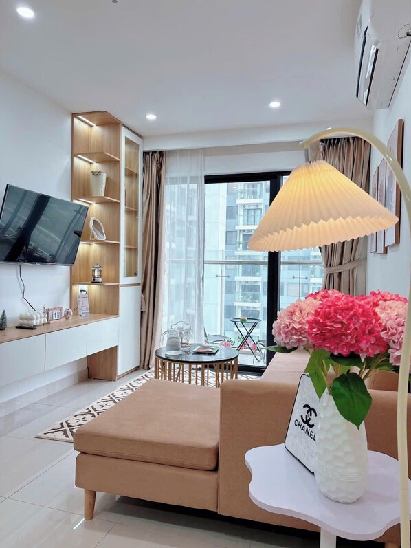 Executive Room, City View | 2 bedrooms, desk, laptop workspace, soundproofing