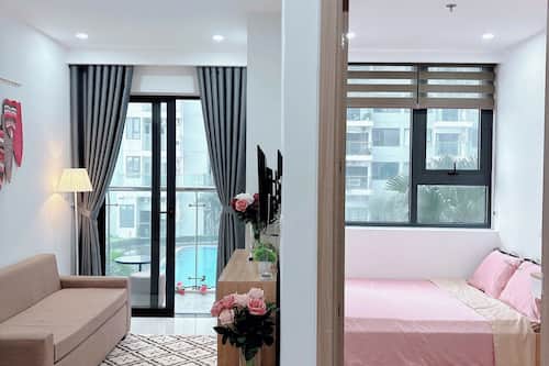 Premier Suite, 2 Bedrooms, City View | 2 bedrooms, desk, laptop workspace, soundproofing