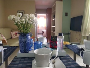 Comfort Apartment, 1 Bedroom, Balcony | In-room dining