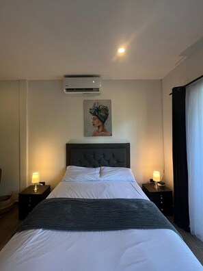 2 habitaciones, tabla de planchar con plancha, cuna de viaje y wifi