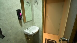 Deluxe Double Room | Bathroom | Shower, rainfall showerhead, free toiletries, hair dryer (on request) - Dhanvantari Hotel (Mumbai)