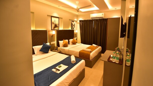 Deluxe Double Room | Hypo-allergenic bedding available, desk, laptop workspace, WiFi (free) - Dhanvantari Hotel (Mumbai)