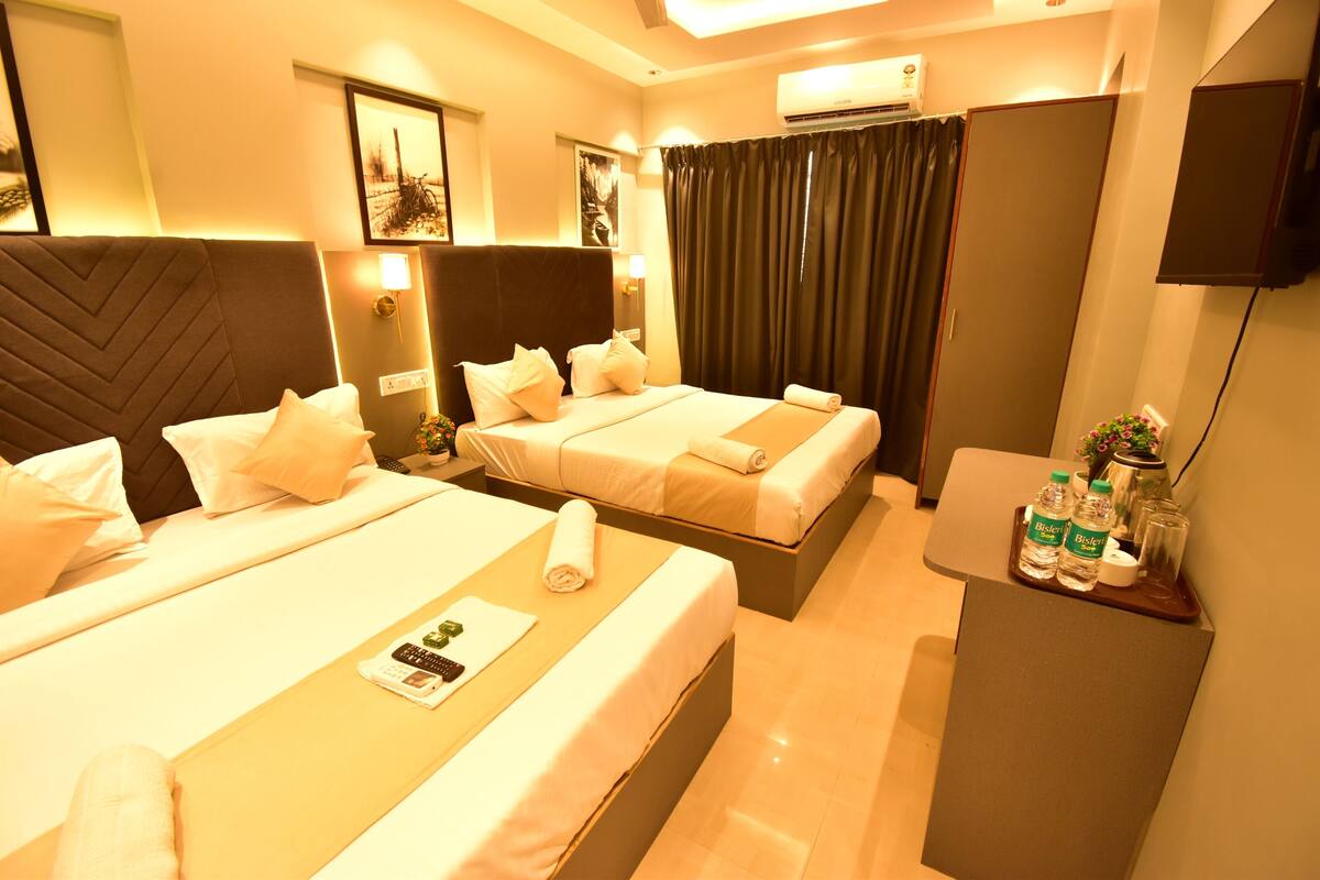 Executive Quadruple Room | Hypo-allergenic bedding available, desk, laptop workspace, WiFi (free)
